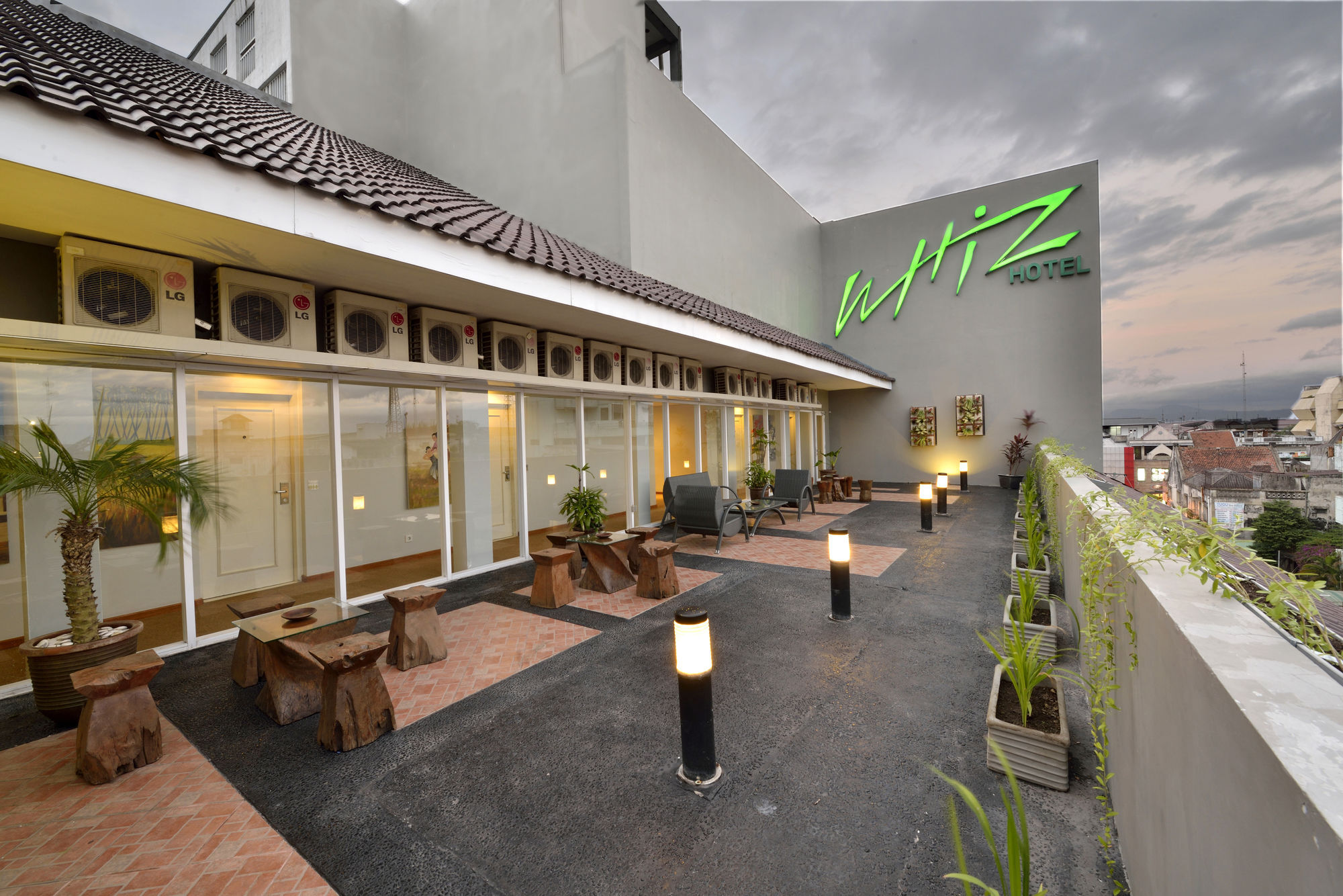 Whiz Hotel Malioboro Yogyakarta Luaran gambar